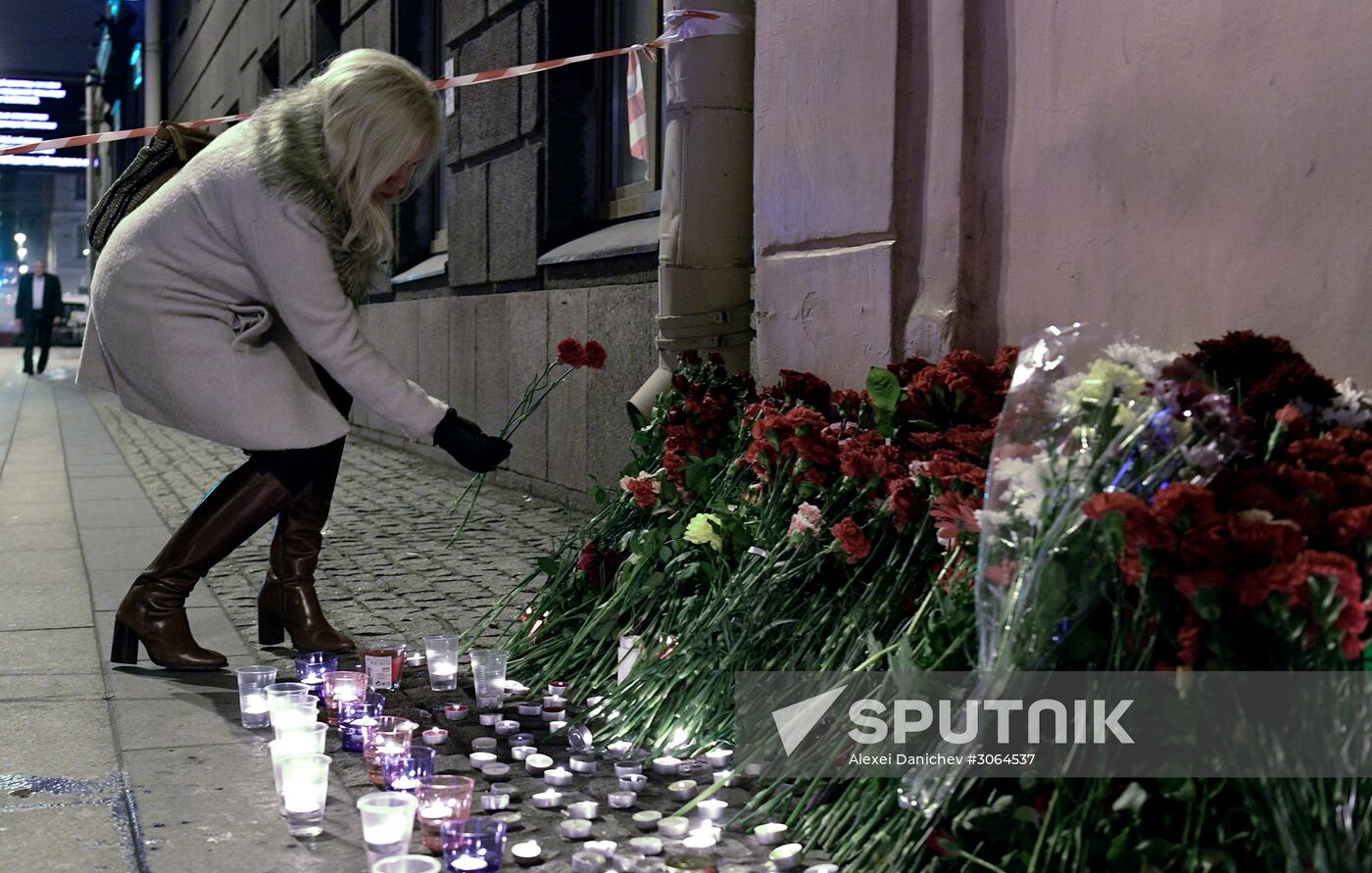 Flowers in memory of St. Petersburg metro blast victims