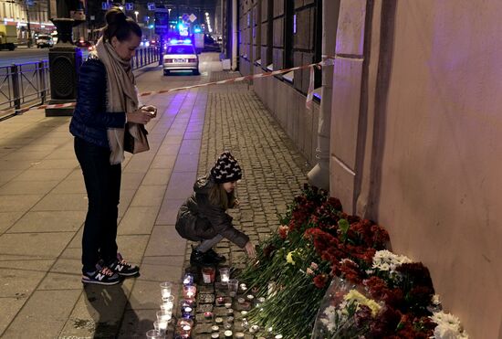 Flowers in memory of St. Petersburg metro blast victims