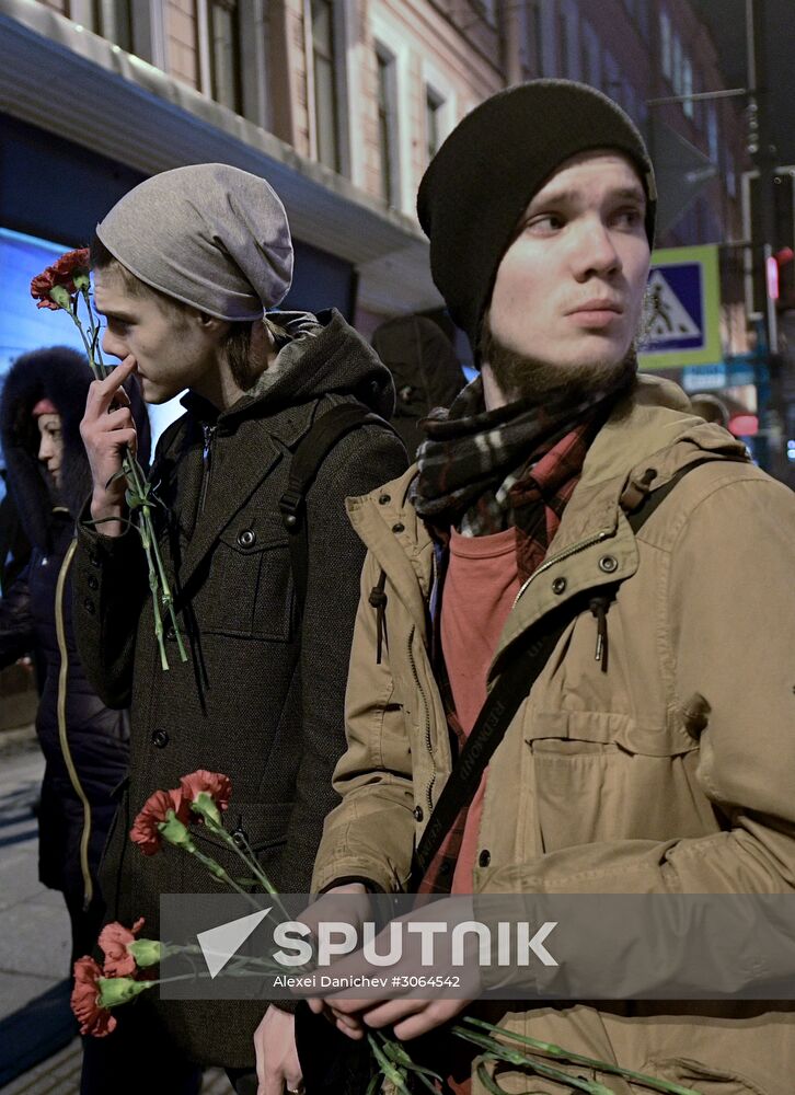 Flowers in memory of St. Petersburg metro blast victims