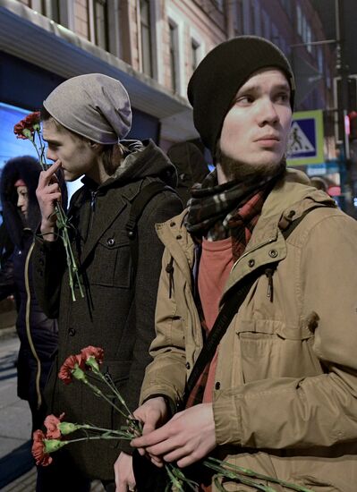 Flowers in memory of St. Petersburg metro blast victims