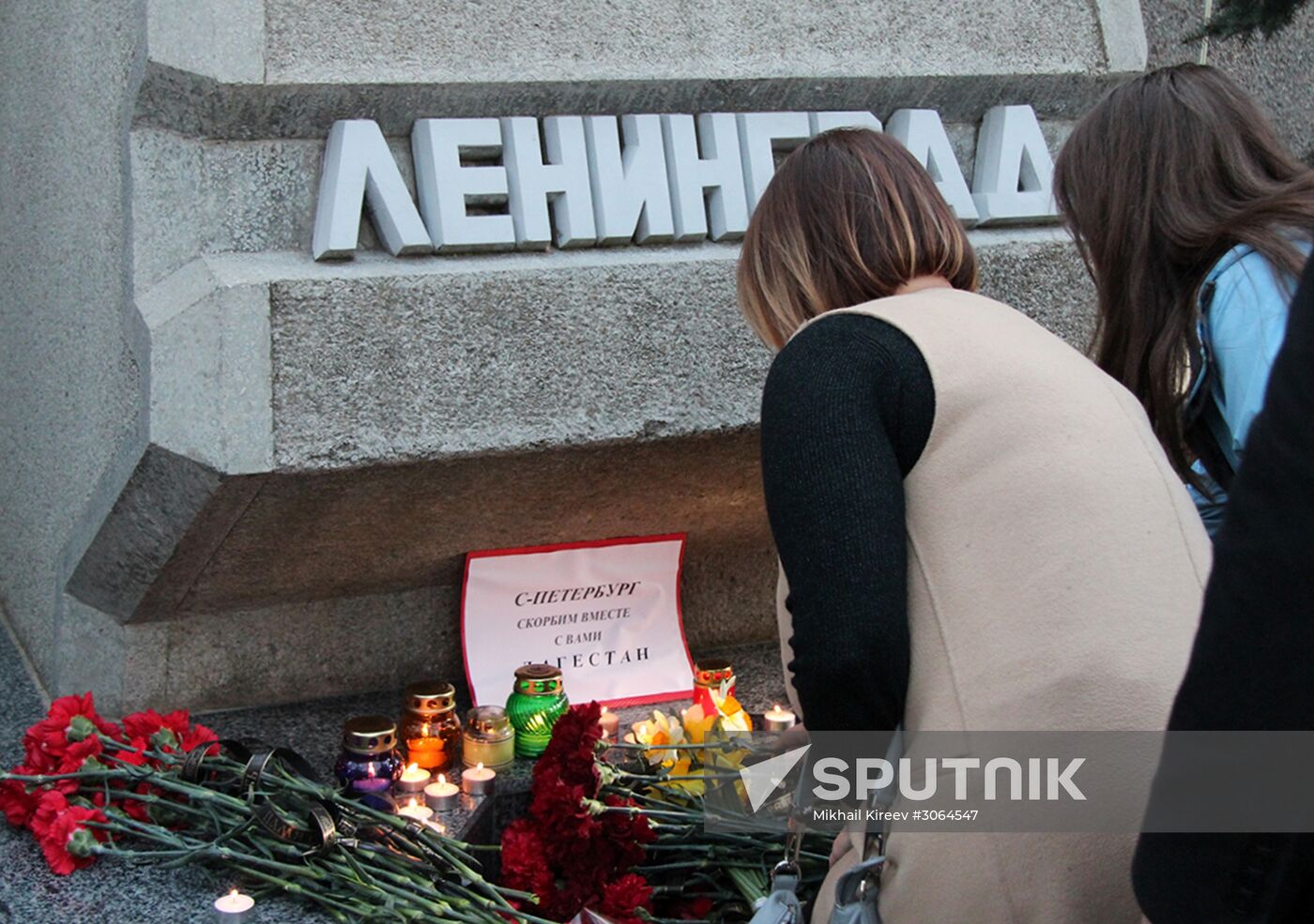 Flowers in memory of St. Petersburg metro blast victims