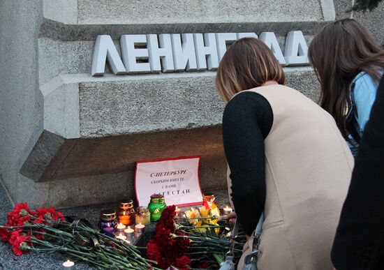Flowers in memory of St. Petersburg metro blast victims