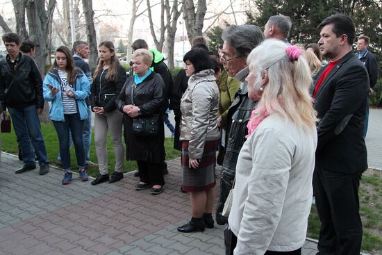 Flowers in memory of St. Petersburg metro blast victims
