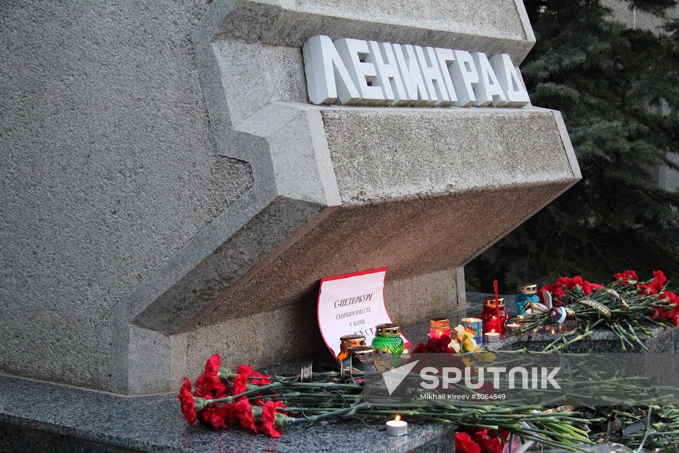 Flowers in memory of St. Petersburg metro blast victims