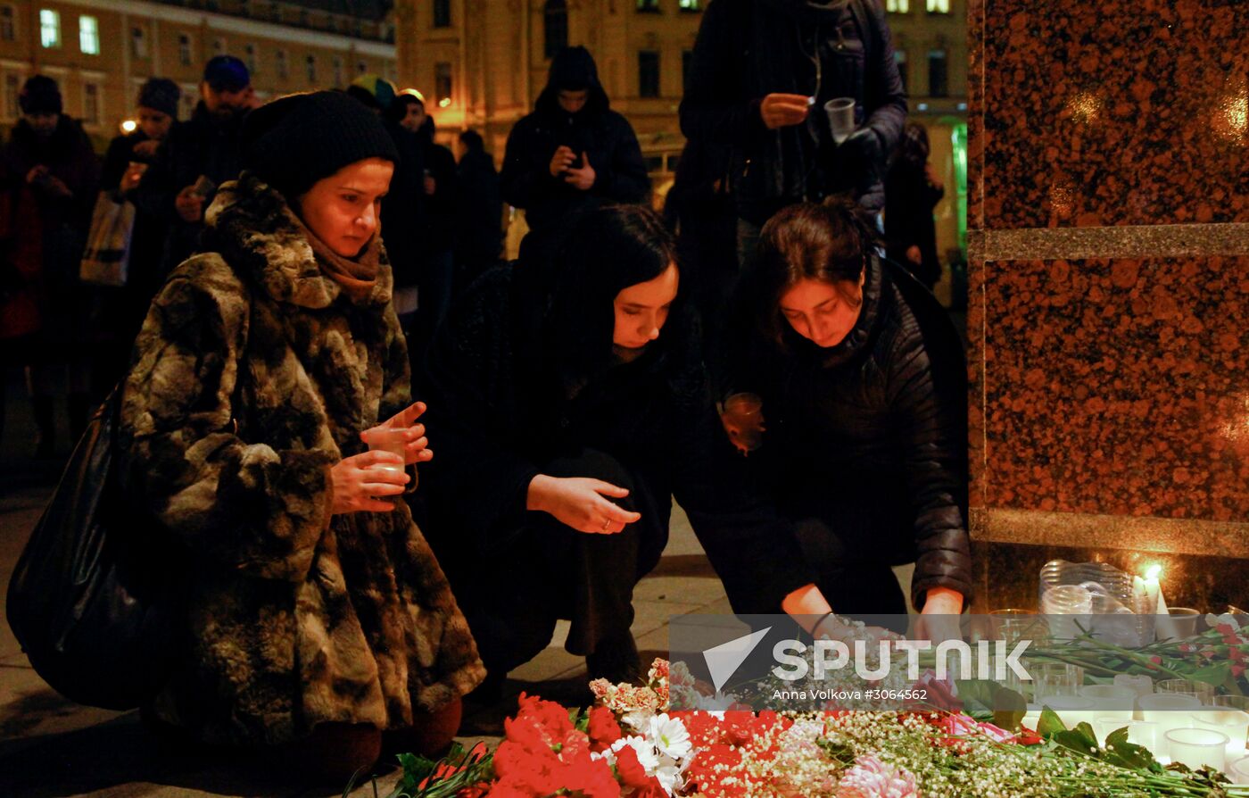 Flowers in memory of St. Petersburg metro blast victims