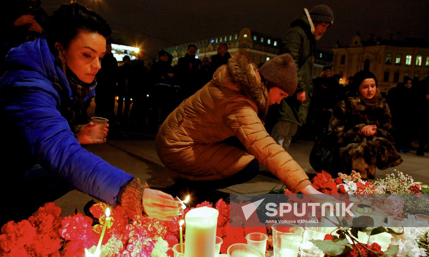 Flowers in memory of St. Petersburg metro blast victims