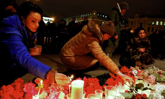 Flowers in memory of St. Petersburg metro blast victims