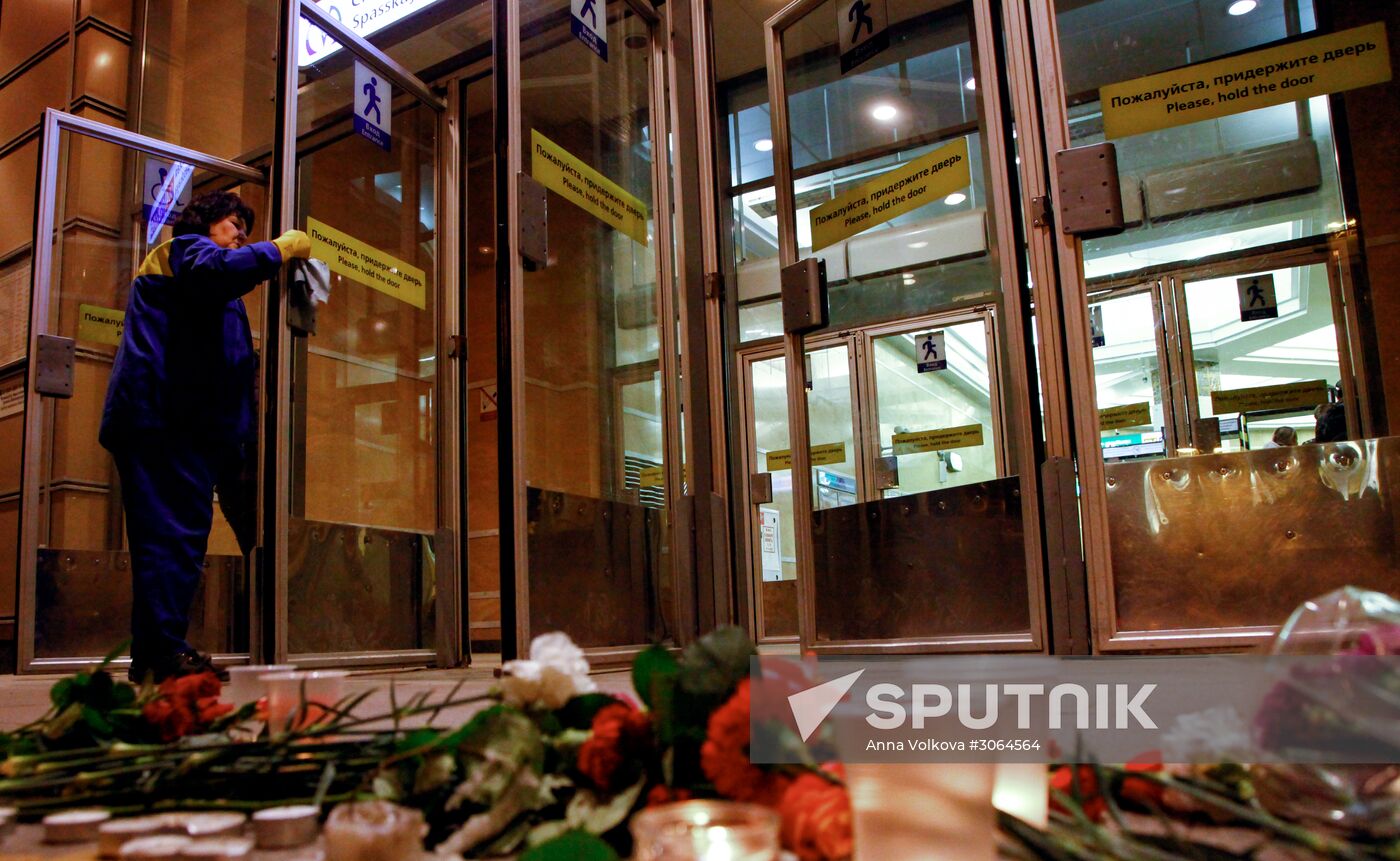Flowers in memory of St. Petersburg metro blast victims