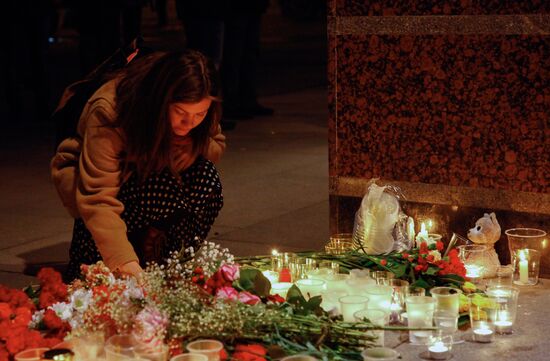 Flowers in memory of St. Petersburg metro blast victims
