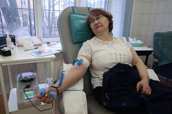St. Petersburg residents donate blood for metro explosion casualties