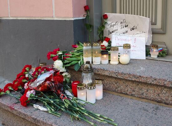 Flowers near Russian embassies abroad in memory of St. Petersburg metro explosion victims