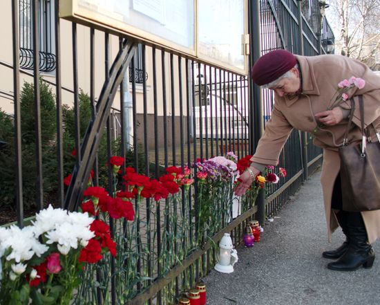 Flowers laid at Russian Embassies in memory of St. Petersburg metro blast victims