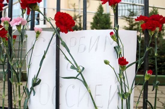 Flowers laid at Russian Embassies in memory of St. Petersburg metro blast victims