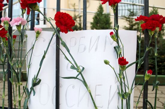 Flowers laid at Russian Embassies in memory of St. Petersburg metro blast victims
