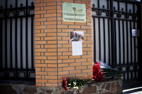 Flowers laid at Russian Embassies in memory of St. Petersburg metro blast victims