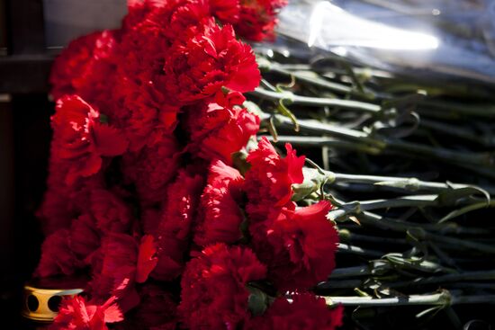 Flowers laid at Russian Embassies in memory of St. Petersburg metro blast victims