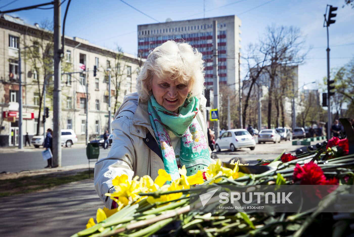 Flowers laid at Russian Embassies in memory of St. Petersburg metro blast victims