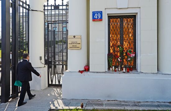 Flowers laid at Russian Embassies in memory of St. Petersburg metro blast victims