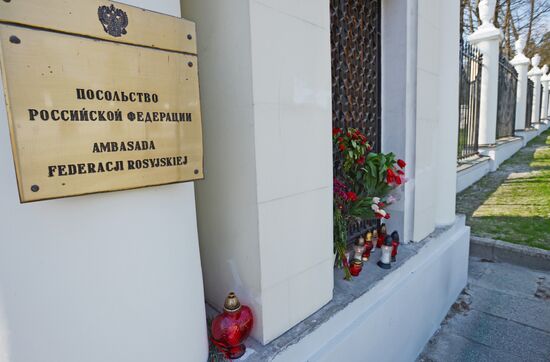 Flowers laid at Russian Embassies in memory of St. Petersburg metro blast victims