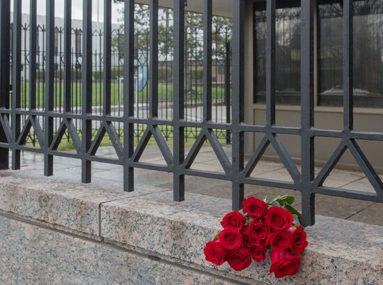 Flowers laid at Russian Embassies in memory of St. Petersburg metro blast victims