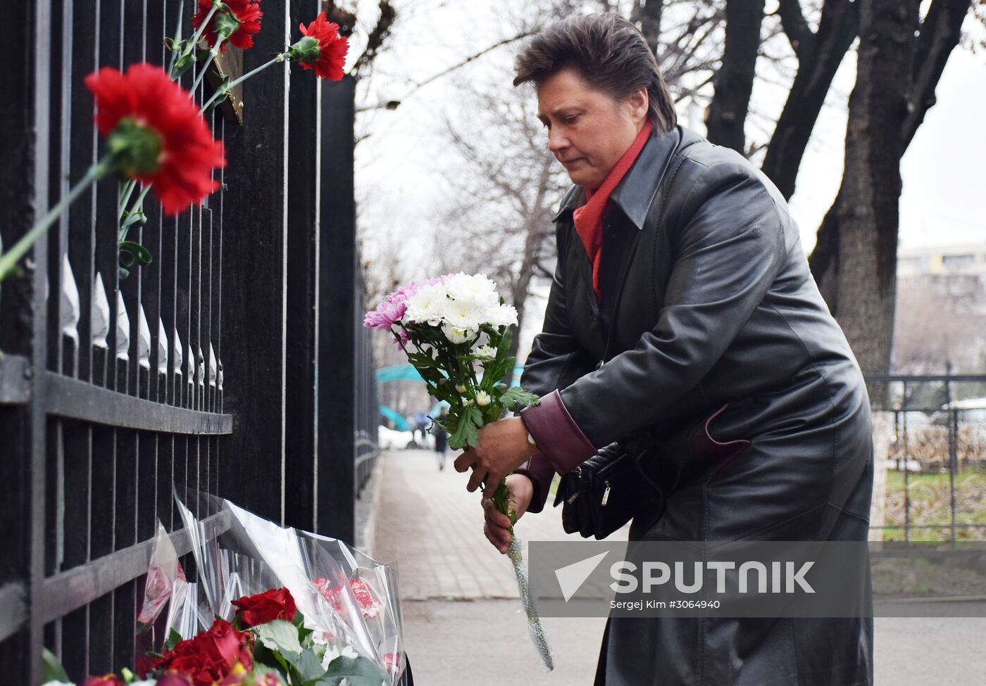 Flowers laid at Russian Embassies in memory of St. Petersburg metro blast victims