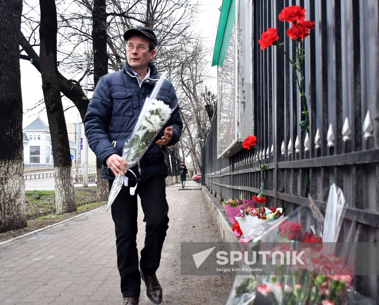 Flowers laid at Russian Embassies in memory of St. Petersburg metro blast victims