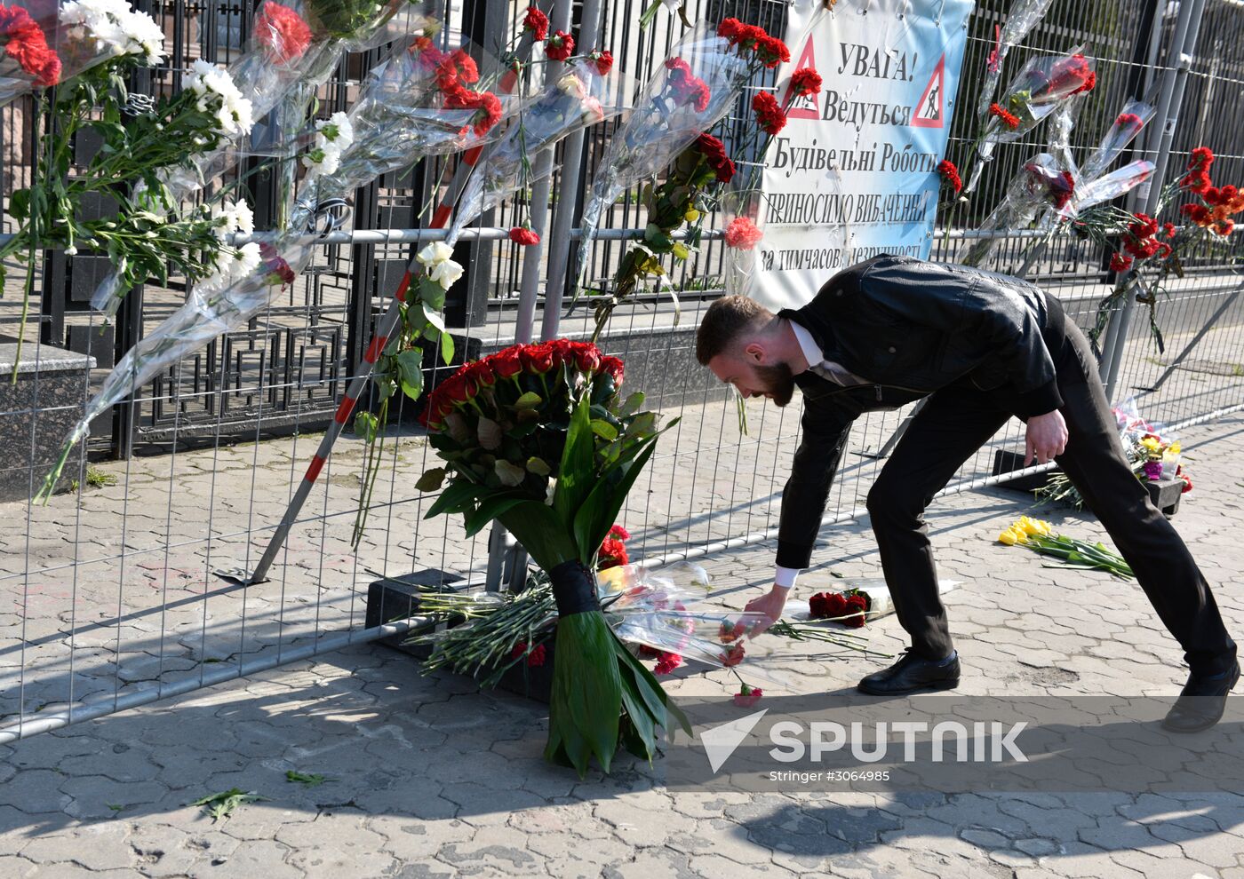Flowers at Russian embassies worldwide in memory of St. Petersburg metro blast victims