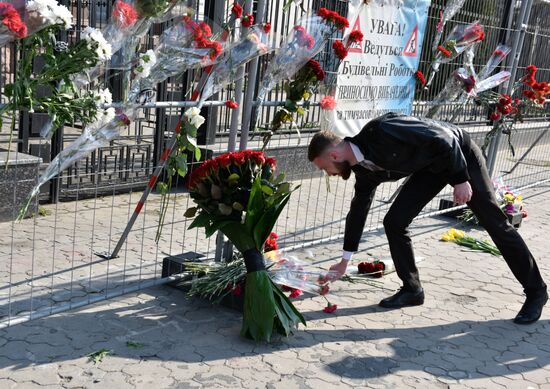 Flowers at Russian embassies worldwide in memory of St. Petersburg metro blast victims