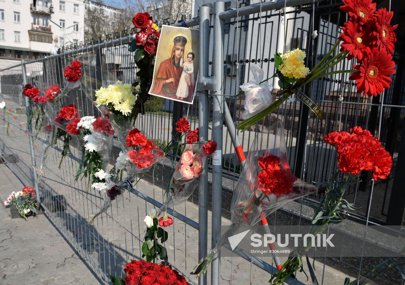 Flowers at Russian Embassies in memory of St. Petersburg Metro blast victims
