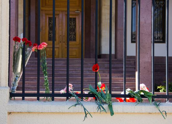 Flowers at Russian Embassies in memory of St. Petersburg metro blast victims
