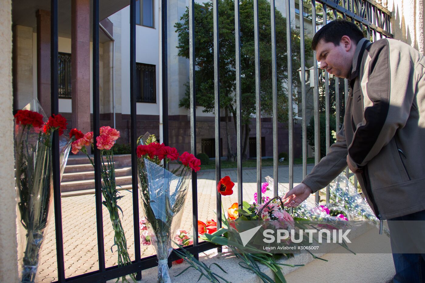 Flowers at Russian embassies worldwide in memory of St. Petersburg metro blast victims