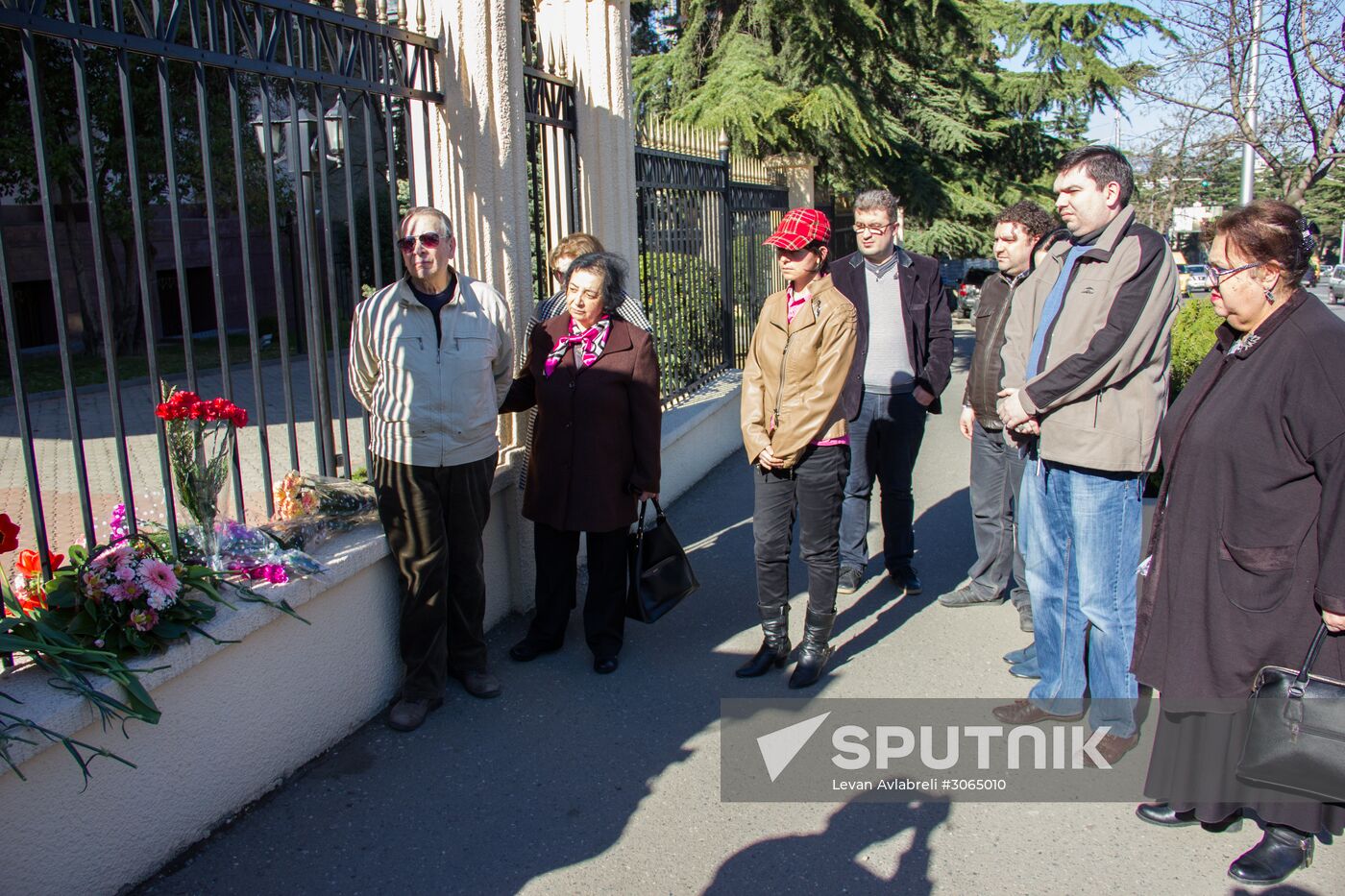 Flowers at Russian embassies worldwide in memory of St. Petersburg metro blast victims