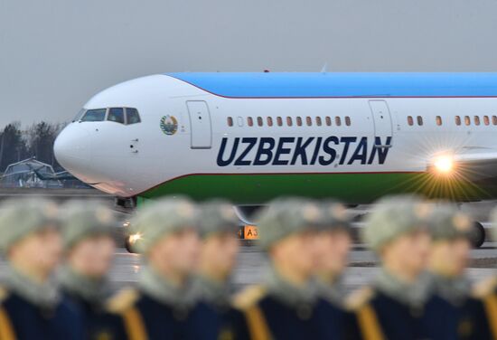 President of Uzbekistan Mirziyoyev arrives in Moscow