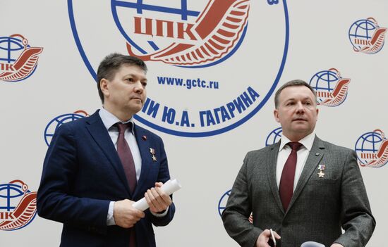 News conference on recruitment of cosmonauts