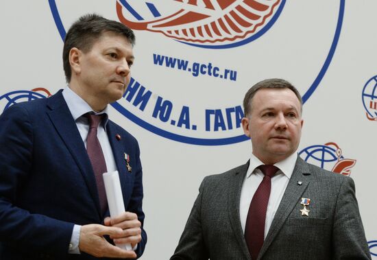 News conference on recruitment of cosmonauts