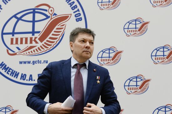 News conference on recruitment of cosmonauts