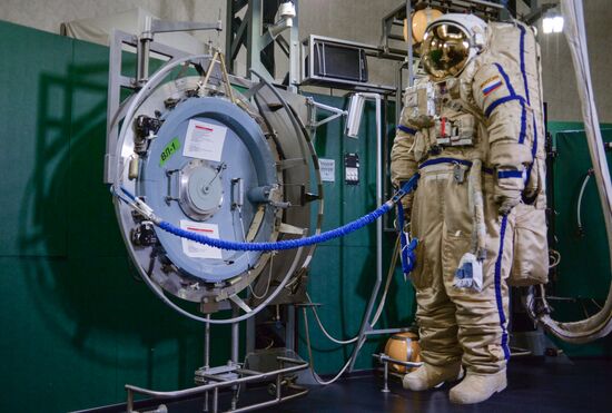 News conference on recruitment of cosmonauts