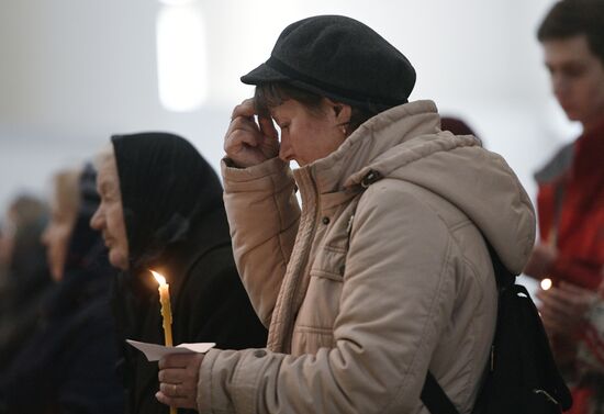 Memorial service for victims of St. Petersburg Metro blast at St. Trinity Cathedral in St. Petersburg