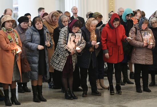Memorial service for victims of St. Petersburg Metro blast at St. Trinity Cathedral in St. Petersburg