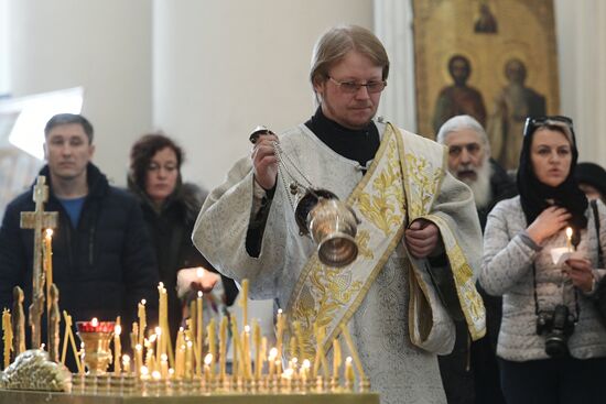 Memorial service for victims of St. Petersburg Metro blast at St. Trinity Cathedral in St. Petersburg