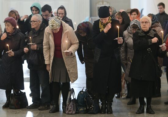 Memorial service for victims of St. Petersburg Metro blast at St. Trinity Cathedral in St. Petersburg