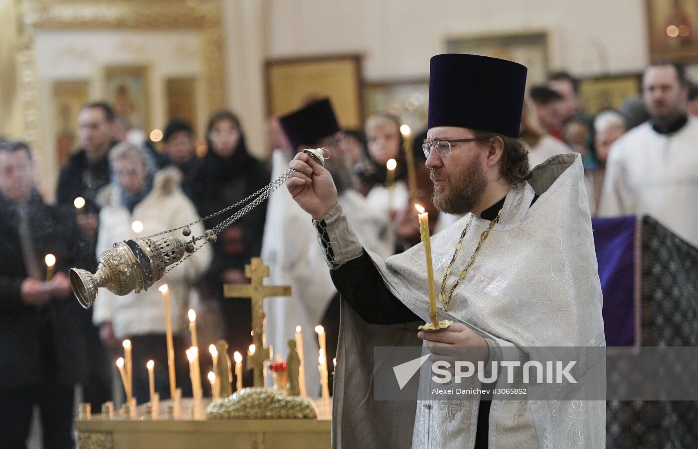 Memorial service for victims of St. Petersburg Metro blast at St. Trinity Cathedral in St. Petersburg