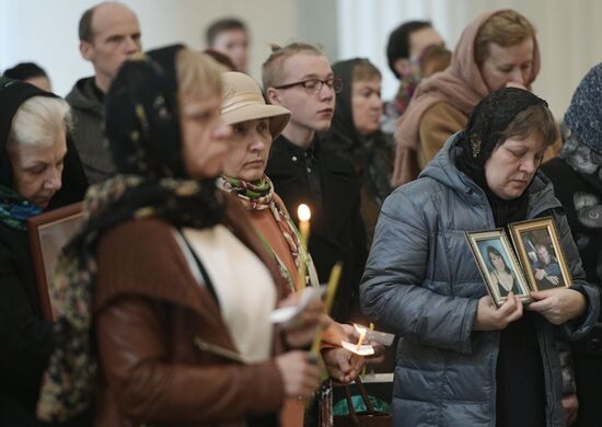 Memorial service for victims of St. Petersburg Metro blast at St. Trinity Cathedral in St. Petersburg