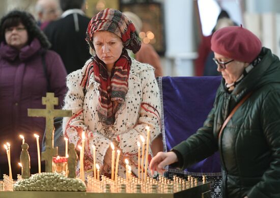 Memorial service for victims of St. Petersburg Metro blast at St. Trinity Cathedral in St. Petersburg
