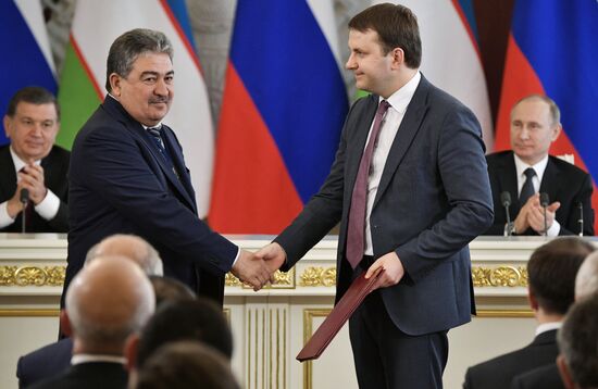 President Vladimir Putin meets with President of Uzbekistan Shavkat Mirziyoyev
