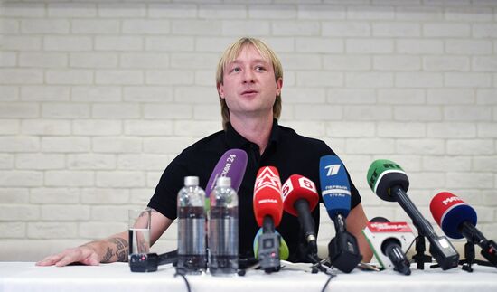 Opening of the Plyushchenko's Angels figure skating academy in Moscow