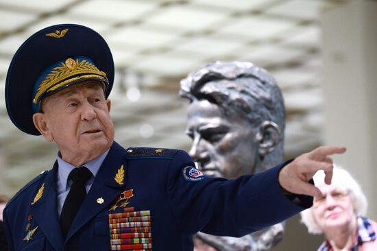 A. A. Leonov's painting transmitted to Tretyakov gallery
