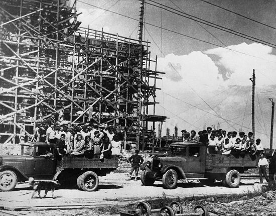 Construction of Komsomolsk-on-Amur