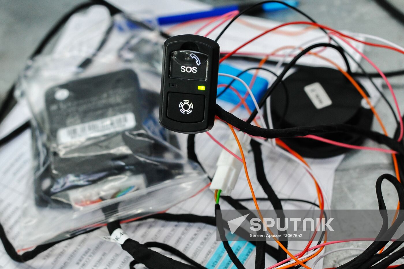 Installing ERA-GLONASS system in Vladivostok.