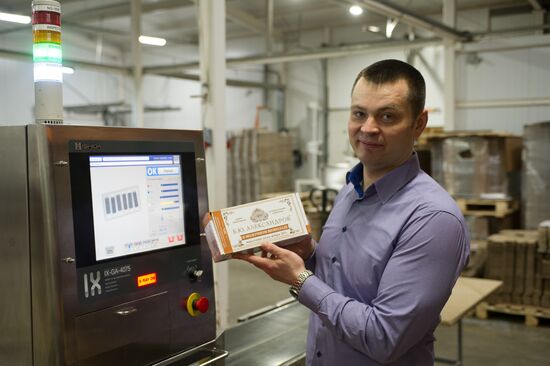 Production of B.Yu. Aleksandrov chocolate covered curd cheese bars